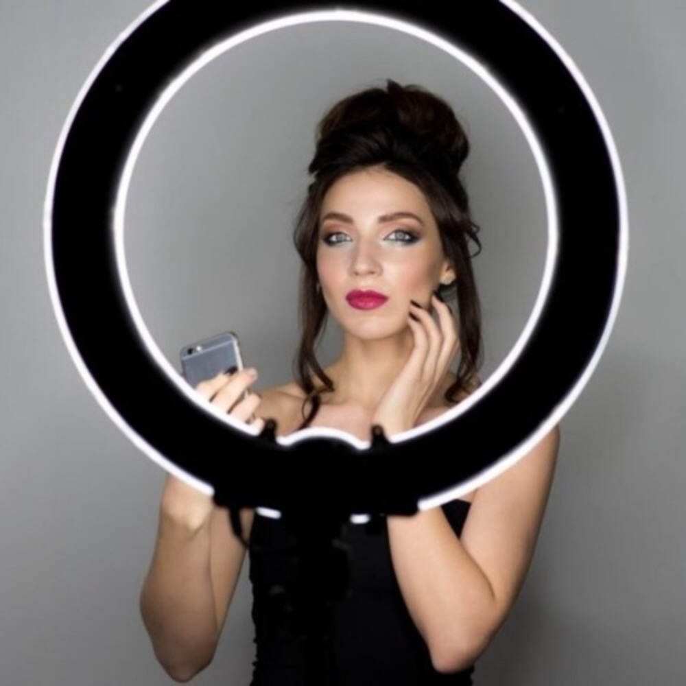 Ring Light for TikTok/Blog/Streaming/Youtube/Selfie/Makeup Routine/Photoshoot - Picture 12 of 13